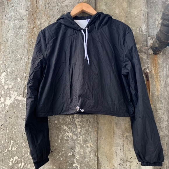 NWT AMERICAN APPAREL WOMEN'S NYLON CROPPED HOODIE BLACK MEDIUM - Picture 4 of 4